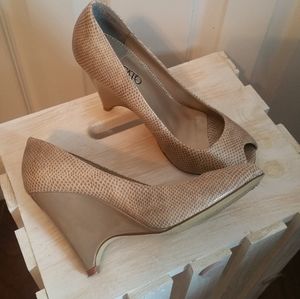 Womens sandals, Cato, Size 7, Beige